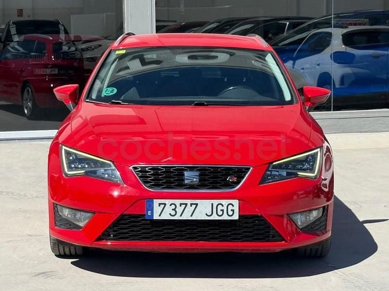 Usado Seat Leon FR 150 CV (110 kW) 2015 Rojo Familiar