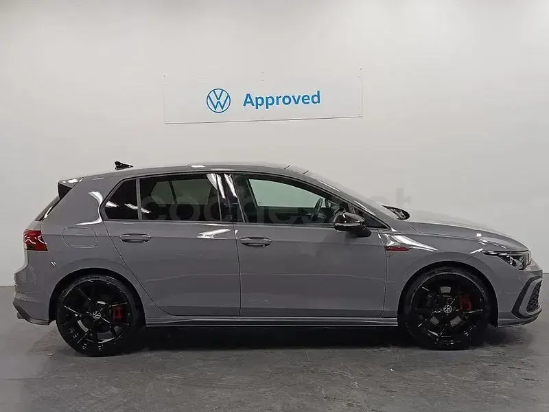 Usado VW Golf VIII GTI 245 CV (180 kW) 2023 Gris / plata Berlina