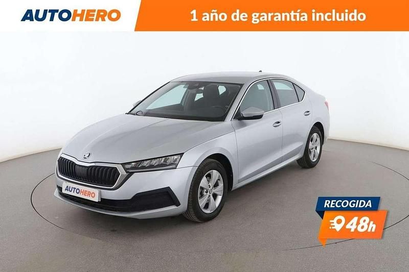 Gris Usado 2022 Skoda Octavia Ambition Berlina | 19.999 € (Buen precio) - Imagen 1/3