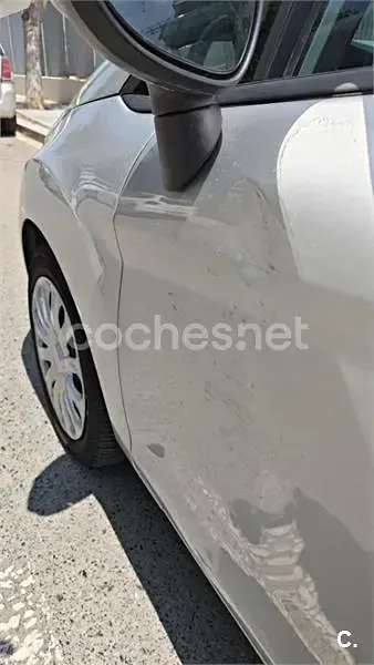 Usado Ford Fiesta Trend 82 CV (60 kW) 2011 Gris / plata Berlina