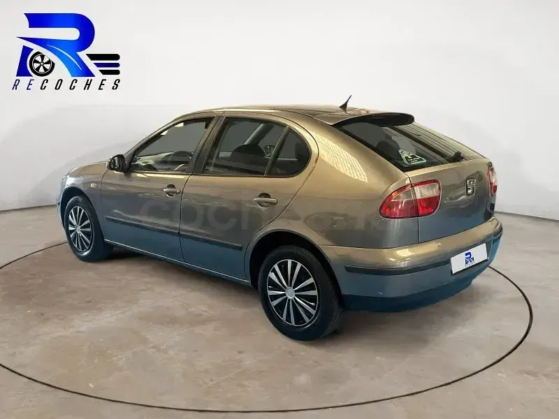 Usado Seat Leon Stella 110 CV (80 kW) 2004 Gris / plata Utilitario