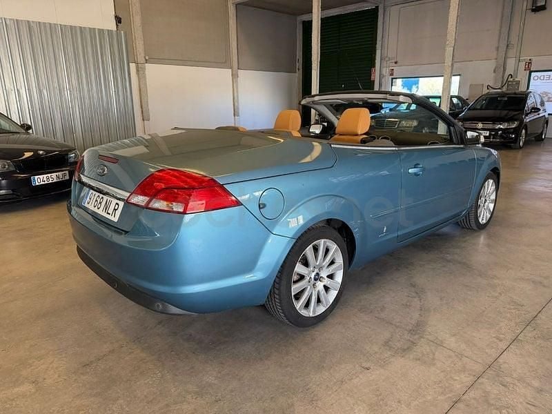 Usado Ford Focus Cabriolet Titanium 136 CV (100 kW) 2008 Azul Descapotable