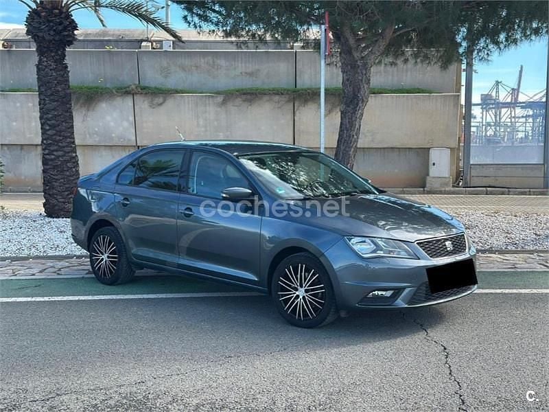 Usado Seat Toledo Reference 110 CV (80 kW) 2015 Gris / plata Utilitario