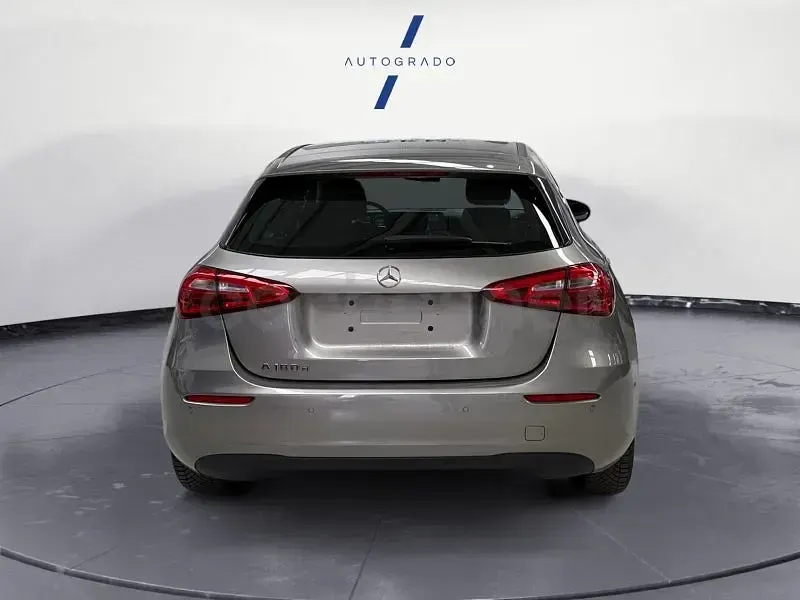 Usado Mercedes A180 116 CV (85 kW) 2021 Gris / plata Berlina