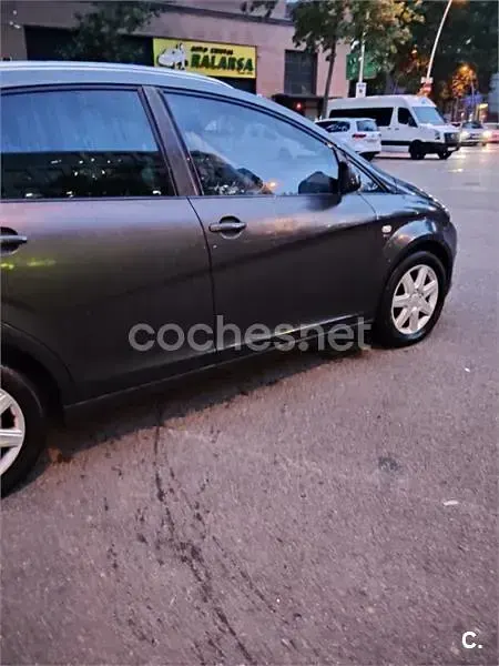 Usado Seat Altea XL Sport 140 CV (102 kW) 2008 Negro Monovolumen