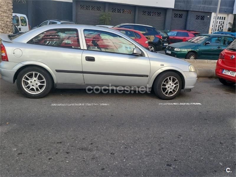 Gris / plata Usado 2000 Opel Astra Comfort Berlina | 4200 € - Imagen 1/4