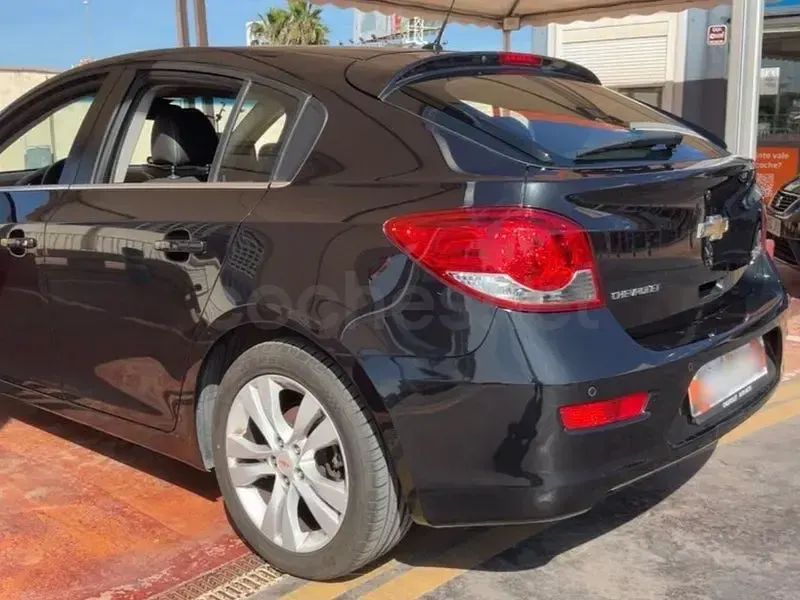 Usado Chevrolet Cruze LTZ 141 CV (103 kW) 2014 Negro Berlina