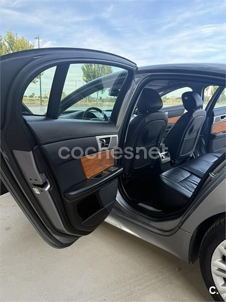 Usado Jaguar XF Luxury 240 CV (176 kW) 2011 Gris / plata Berlina