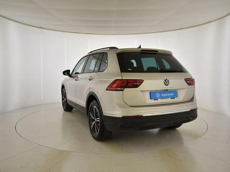 Usado VW Tiguan Life 150 CV (110 kW) 2024 Gris/plata SUV