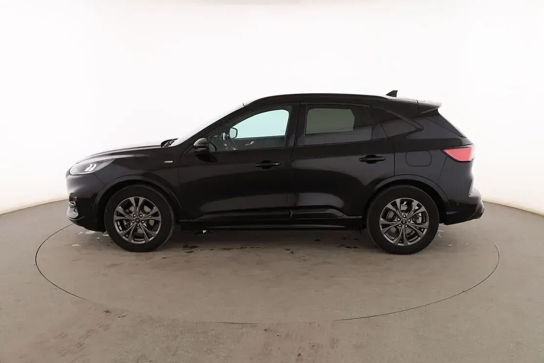 Usado Ford Kuga ST-Line 150 CV (110 kW) 2022 Negro SUV
