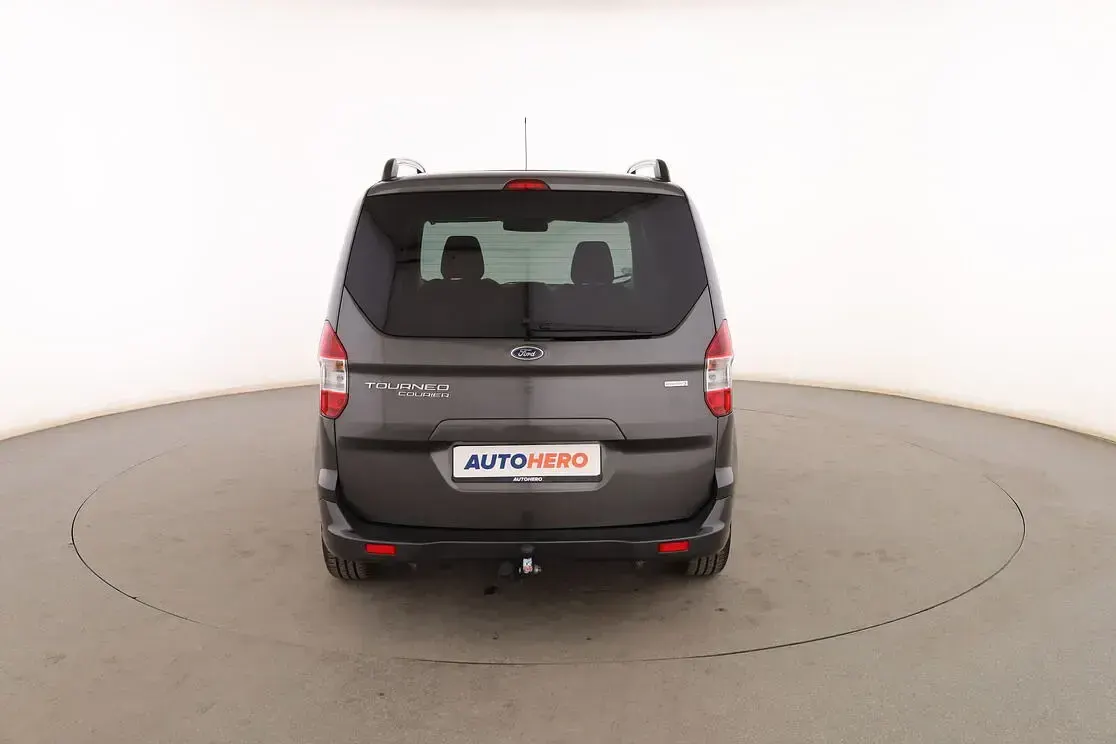 Usado Ford Tourneo Courier Trend 100 CV (73 kW) 2017 Gris Monovolumen