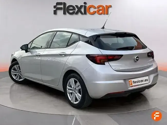Usado Opel Astra Business Elegance 130 CV (95 kW) 2020 Gris Berlina