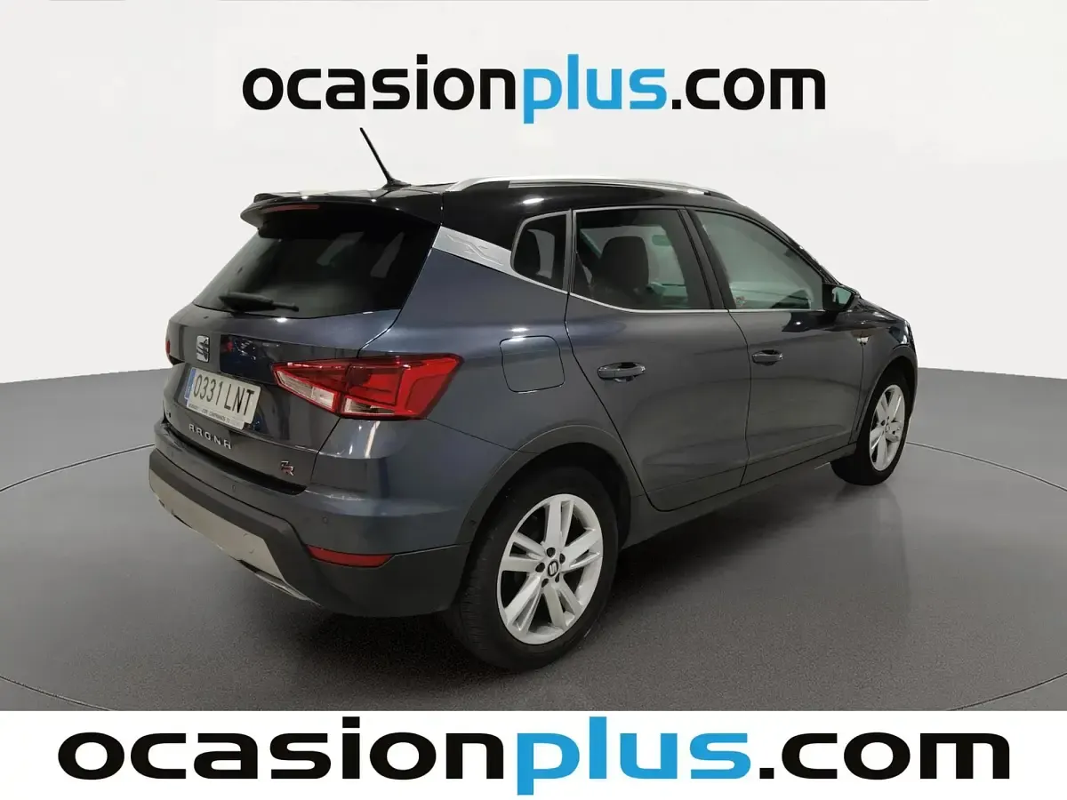 Usado Seat Arona FR 90 CV (66 kW) 2021 Gris SUV