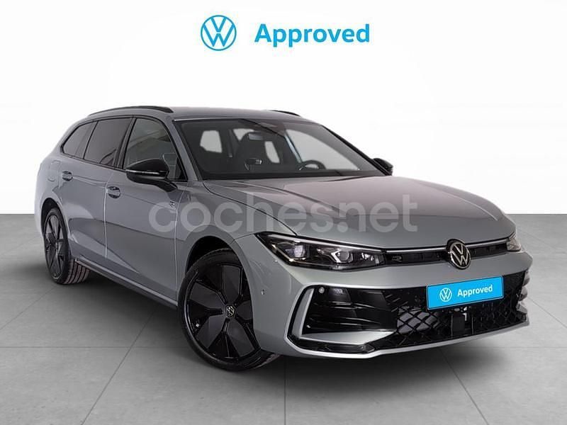 Gris / plata Usado 2025 VW Passat R-line Familiar | 48.500 € (Precio justo) - Imagen 1/4