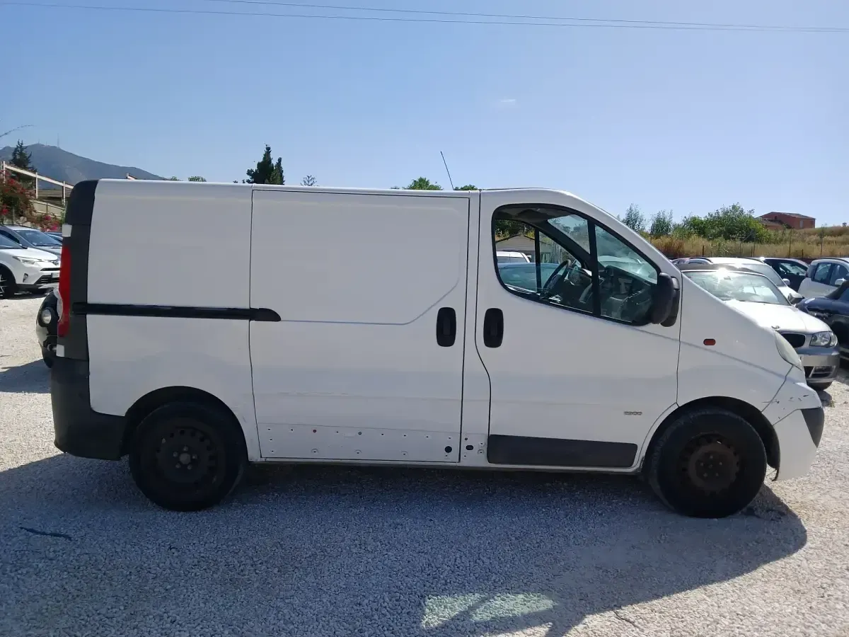 Usado Opel Vivaro 114 CV (83 kW) 2012 Blanco Monovolumen