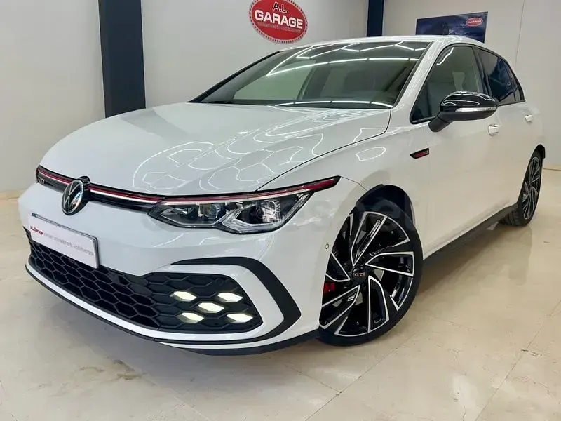 Usado VW Golf VIII GTI 245 CV (180 kW) 2021 Blanco Berlina