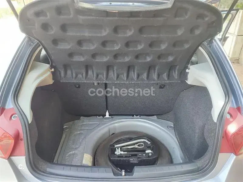 Usado Seat Ibiza Reference 90 CV (66 kW) 2016 Azul Berlina