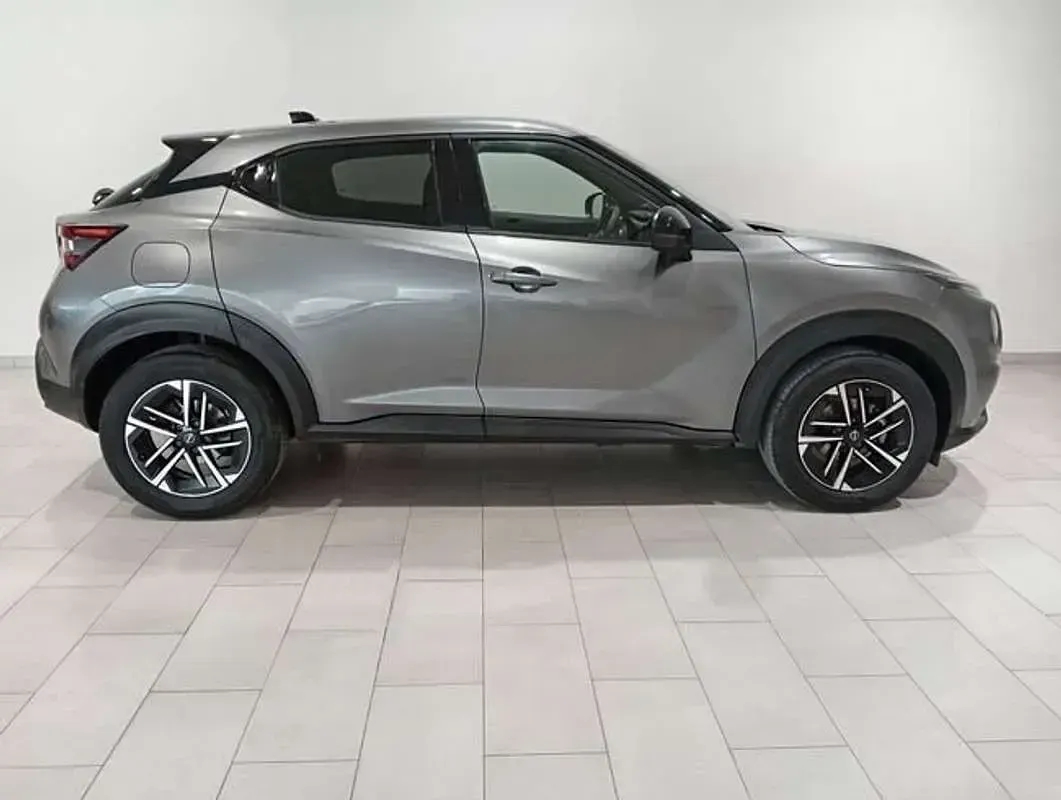 Usado Nissan Juke N-Connecta 114 CV (83 kW) 2025 Gris SUV