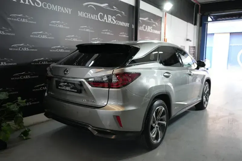Usado Lexus RX450h Executive Line 313 CV (230 kW) 2018 Gris / plata SUV