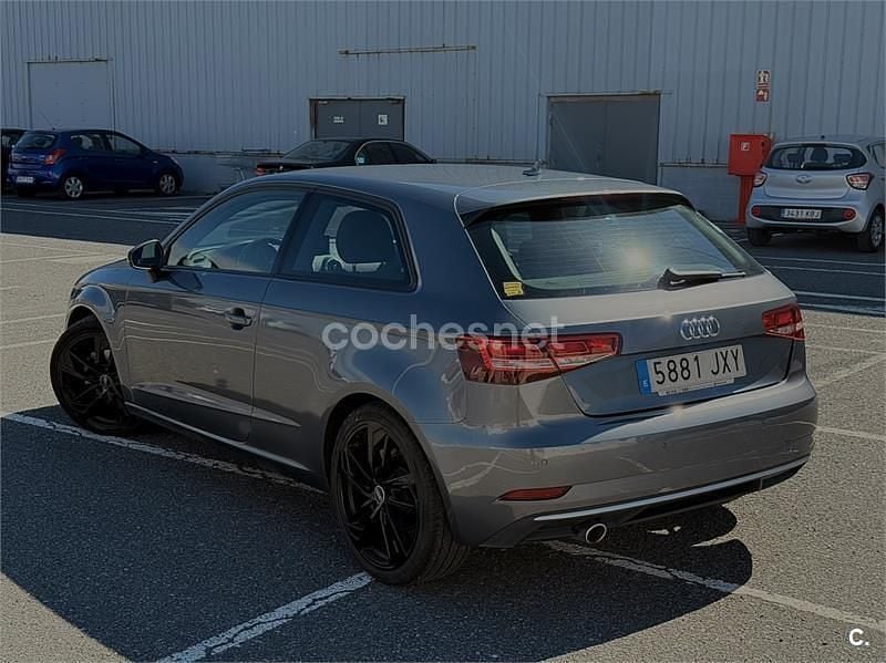 Usado Audi A3 Sport 110 CV (80 kW) 2017 Gris / plata Berlina