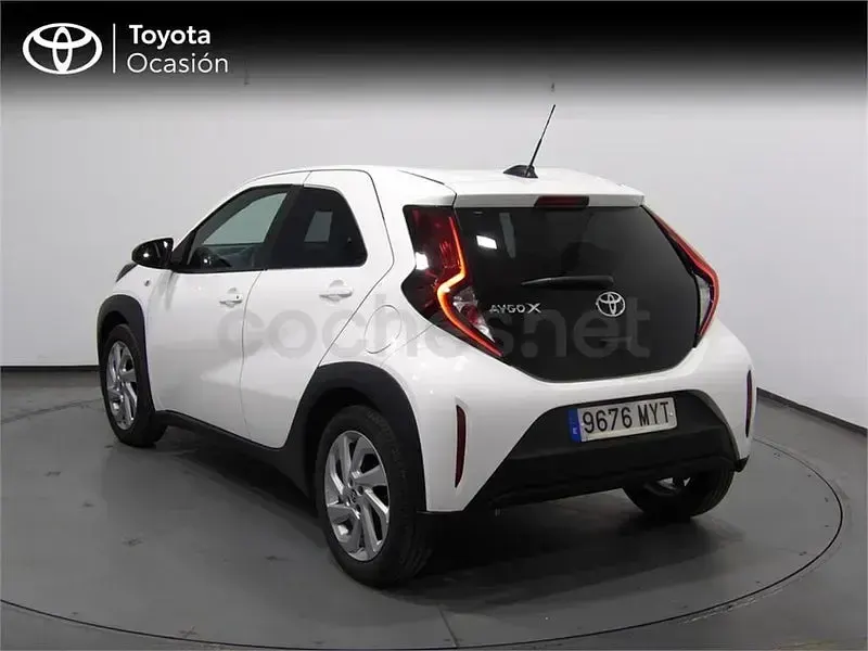 Usado Toyota Aygo X Play 72 CV (52 kW) 2025 Blanco SUV