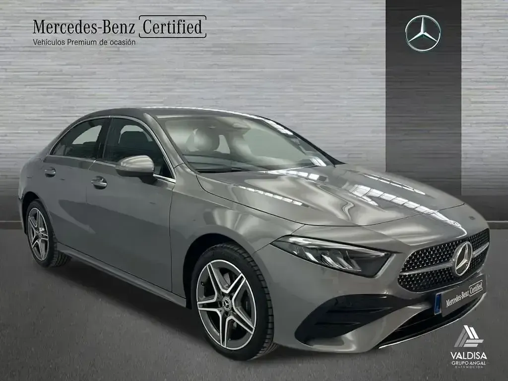 Käytetty Mercedes A250 AMG line 218 HP (160 kW) 2024 Harmaa Sedan