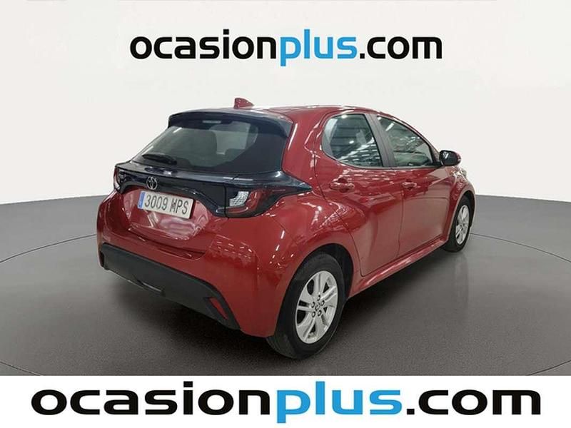 Usado Toyota Yaris Edition 125 CV (91 kW) 2024 Rojo Utilitario