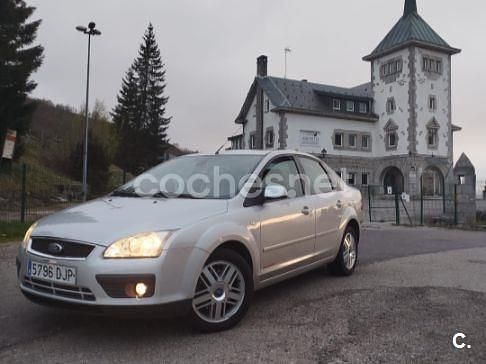 Gris / plata Usado 2005 Ford Focus Ghia Berlina | 3100 € (Buen precio) - Imagen 1/4