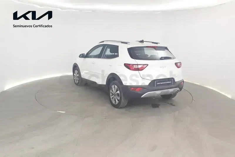 Usado Kia Stonic 100 CV (73 kW) 2025 Blanco SUV