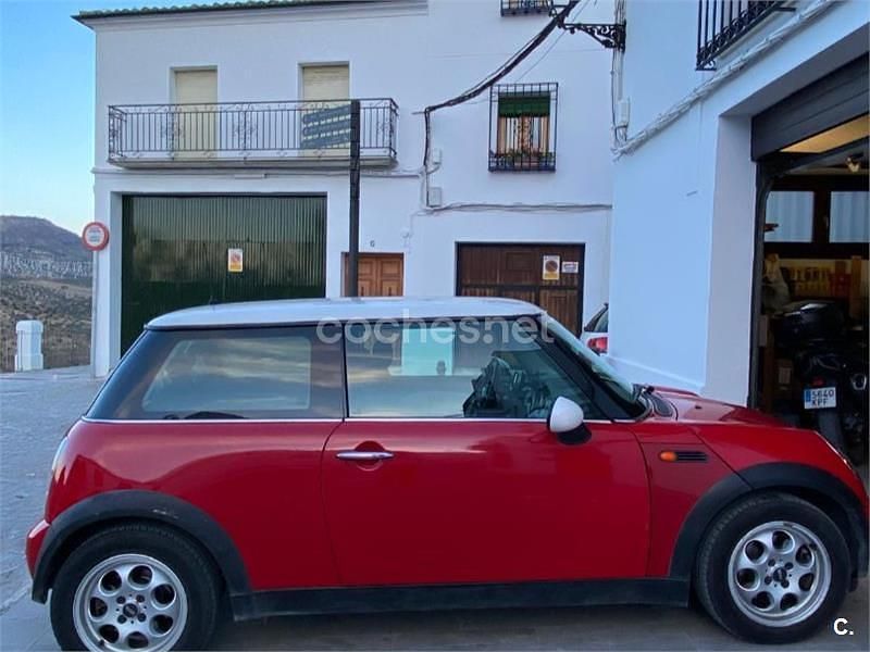 Usado Mini ONE 90 CV (66 kW) 2002 Rojo Utilitario