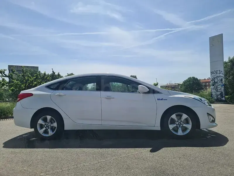 Usado Hyundai i40 115 CV (84 kW) 2014 Blanco Berlina