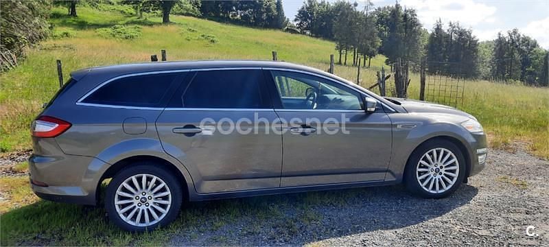 Usado Ford Mondeo Sport 163 CV (119 kW) 2012 Marrón Familiar