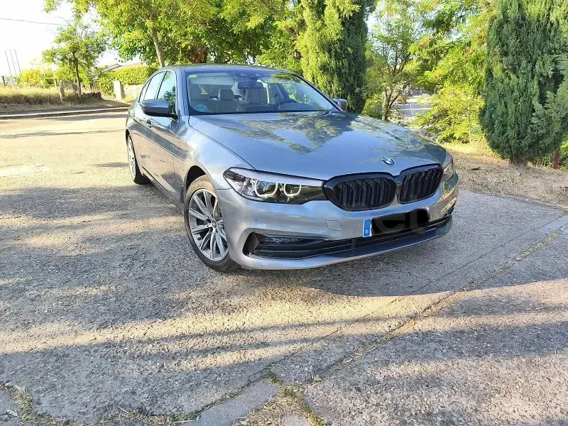 Usado BMW 520 Comfort Edition 184 CV (135 kW) 2018 Gris / plata Berlina