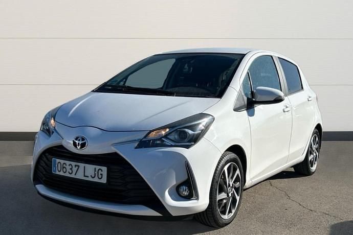 Używany Toyota Yaris 111 KM (81 kW) 2020 Biały Sedan/Limuzyna