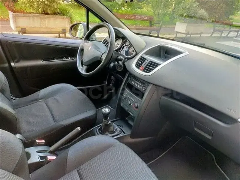 Usado Peugeot 207 70 CV (51 kW) 2010 Gris / plata Berlina