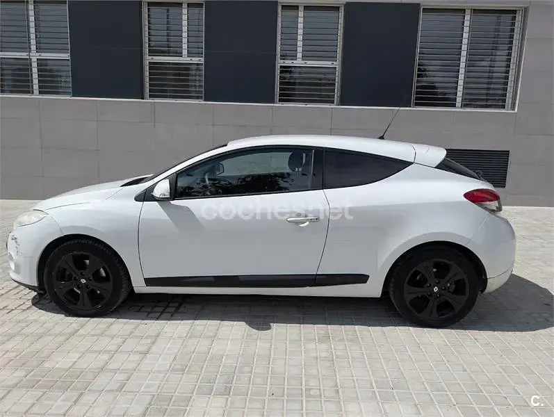 Usado Renault Mégane Dynamique 180 CV (132 kW) 2010 Blanco Berlina