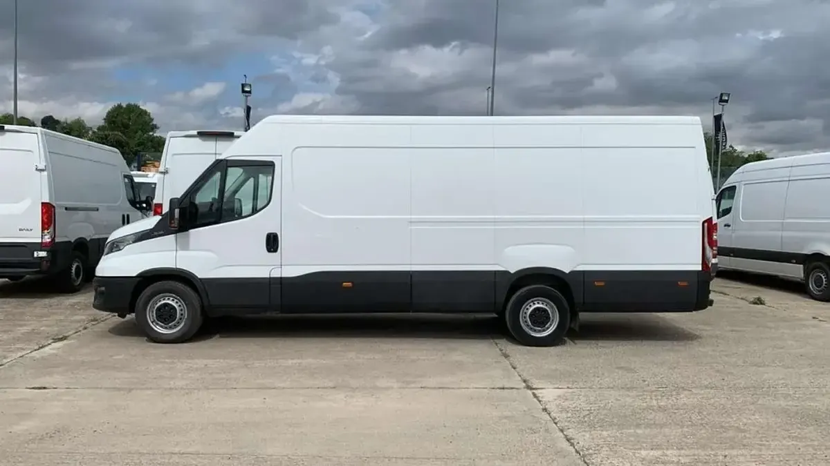 Usado Iveco Daily 136 CV (100 kW) 2022 Blanco Van