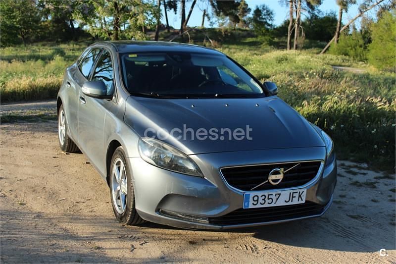 Usado Volvo V40 Kinetic 120 CV (88 kW) 2015 Gris / plata Berlina