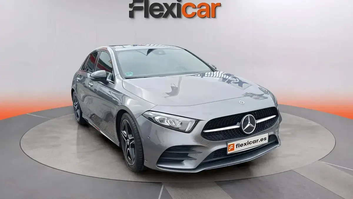 Usado Mercedes A180 116 CV (85 kW) 2022 Gris Utilitario