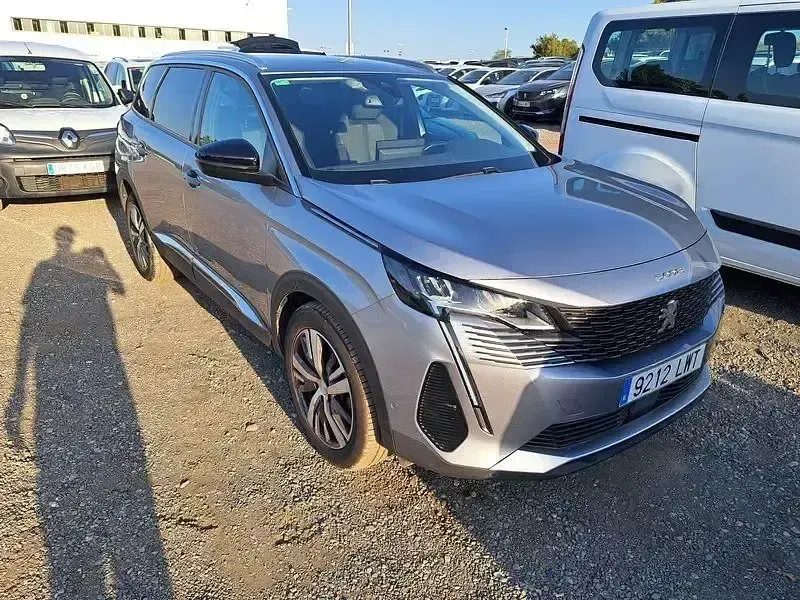 Usado Peugeot 5008 Allure 131 CV (96 kW) 2022 Gris SUV