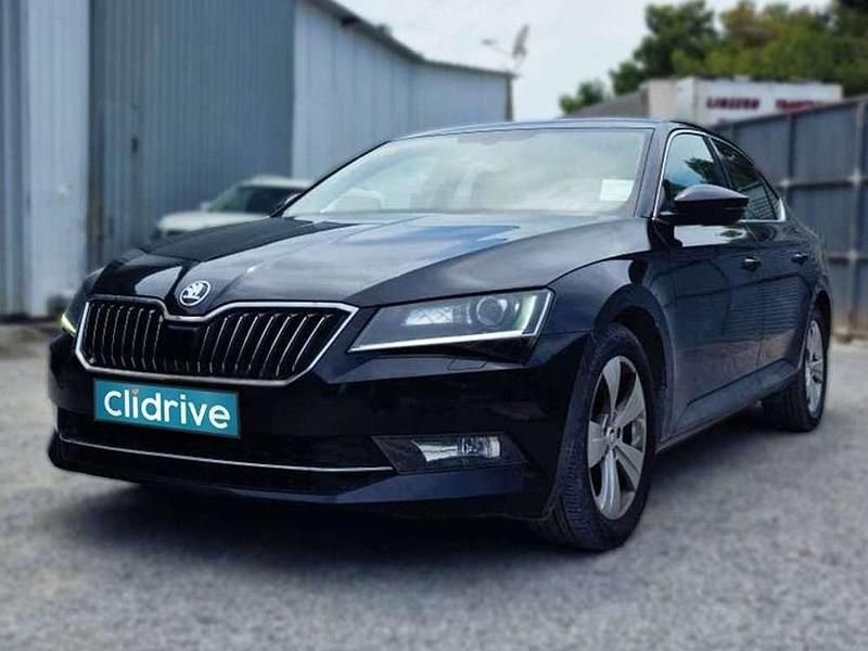 Usado Skoda Superb Style 150 CV (110 kW) 2018 Negro Berlina