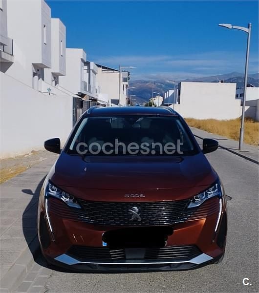Usado Peugeot 5008 Allure 130 CV (95 kW) 2022 Marrón Monovolumen