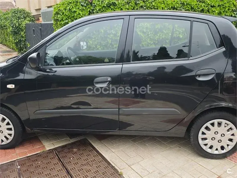 Usado Hyundai i10 Comfort 66 CV (48 kW) 2008 Negro Utilitario