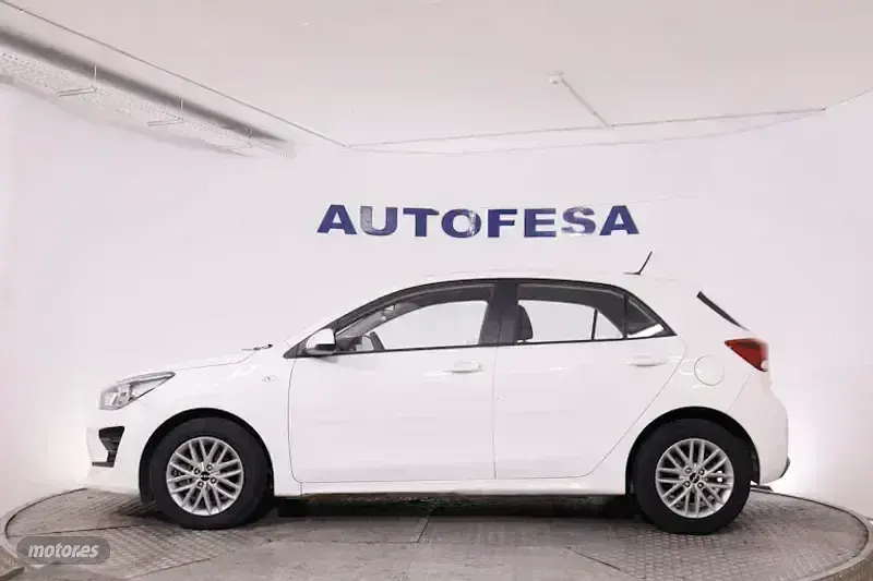 Usado Kia Rio 100 CV (73 kW) 2022 Blanco