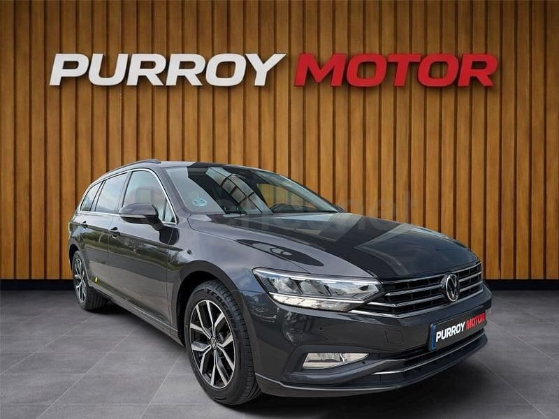 Usado VW Passat Executive 150 CV (110 kW) 2022 Gris / plata Familiar