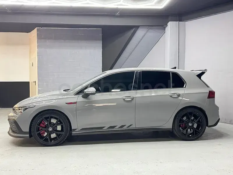 Usado VW Golf VII GTI Clubsport 301 CV (221 kW) 2021 Gris / plata Utilitario