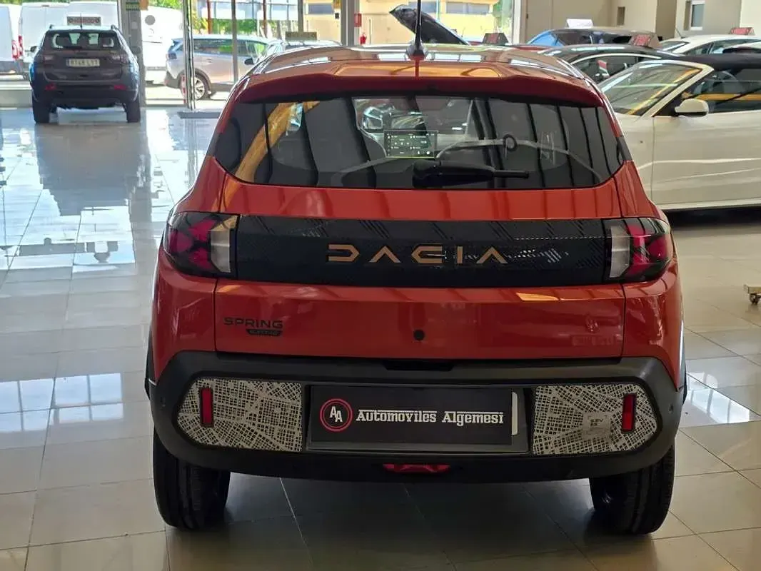 Usado Dacia Spring Extreme 47 kW (65 CV) 2024 Rojo Utilitario