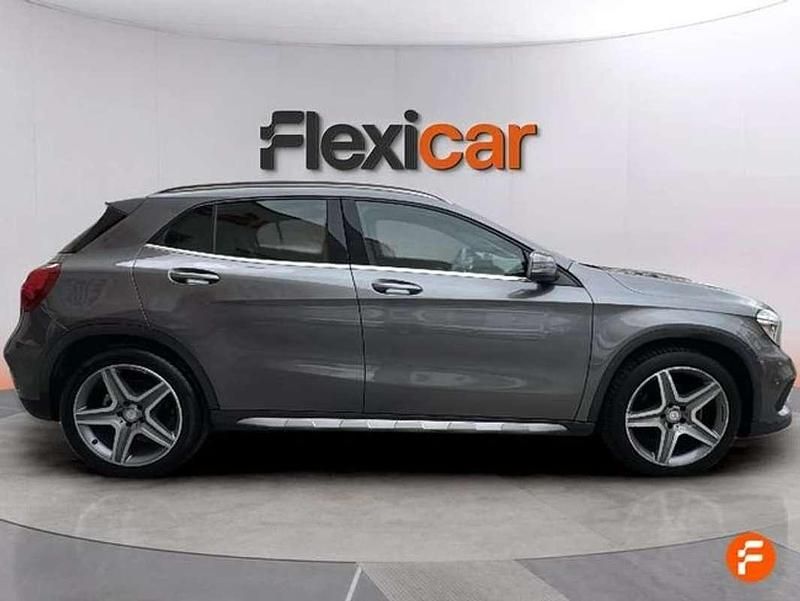 Usado Mercedes GLA200 AMG line 136 CV (100 kW) 2017 Gris SUV