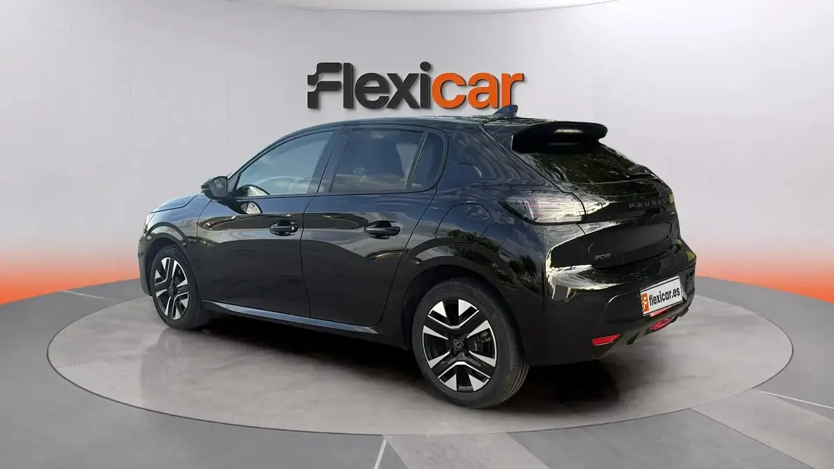 Usado Peugeot 208 Allure 101 CV (74 kW) 2025 Negro Utilitario