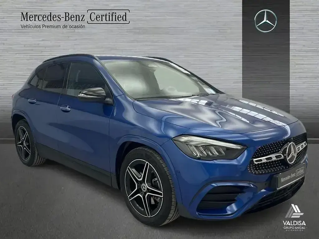 Usado Mercedes GLA200 AMG line 150 CV (110 kW) 2025 Azul espectra SUV